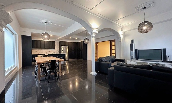 Hobart Central Business District House | City Retreat for 8 with Spacious Rooms