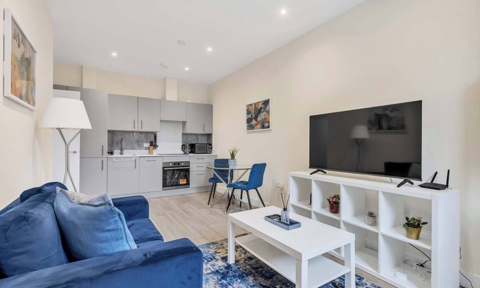Cheam Apartment | City Service Lets - Cheam Gem: 2-Bed Flat Near London