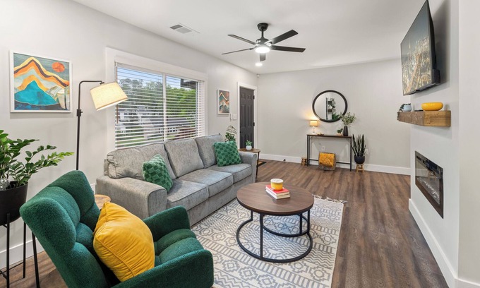 Atlanta House | City sleek meets farmhouse chic!
