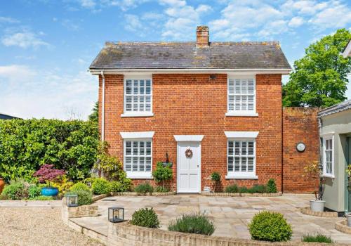 Toppesfield House | City to Country Retreat Luxury Cottage with Hot Tub