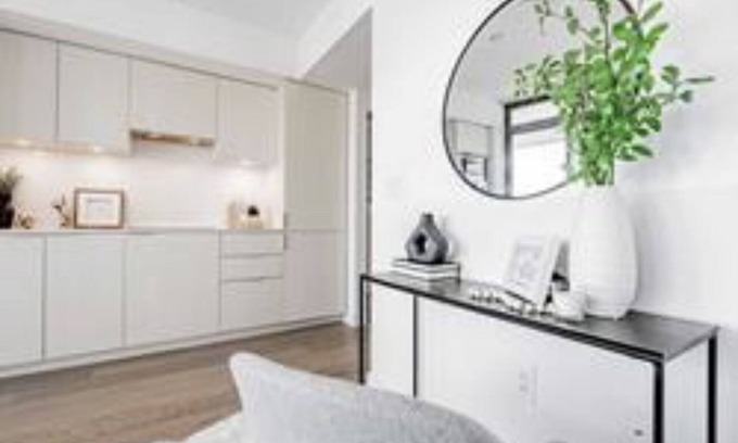 Church and Wellesley Condo | City View Condo Downtown Toronto Gym/Pool 1 Queen Bed W kitchen