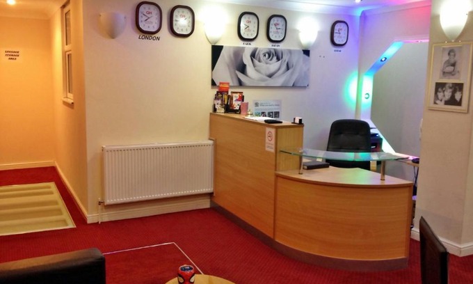 Bow Hotel | City View Hotel - Roman Road Market