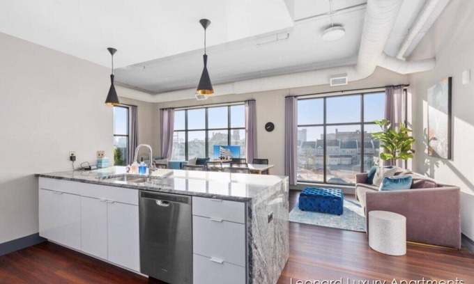 Nelson Apartment | Cityscape Apartment w/Terrace - Leonard Luxury Apartment