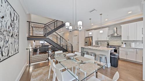 Downtown House | Cityscape Retreat