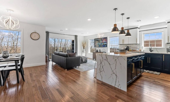 Weequahic Apartment | Cityscape Unit LOCATED APPROX 5 MIN. FROM NEWARK LIBERTY INTERNATIONAL AIRPORT