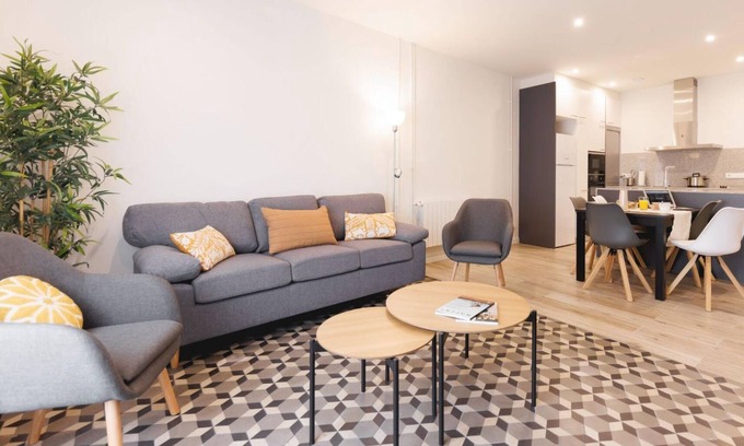 Old Town Apartment | Ciutadans Penthouse - Holiday Apartment in Girona | Bravissimo