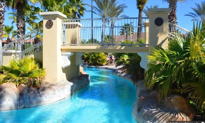Regal Palms House | CL 2224 Spacious 4BR Tropical Townhome by RedAwning