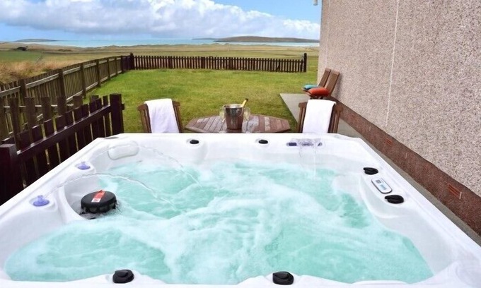 Isle of North Uist Cottage | CLACHAN SANDS COTTAGE, pet friendly in Lochmaddy, North Uist
