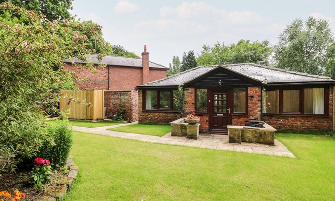 Selby Cottage | CLAIRE COTTAGE, pet friendly in Hambleton, North Yorkshire