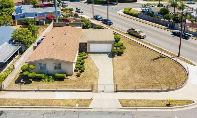 North Clairemont House | Clairemont Central Location