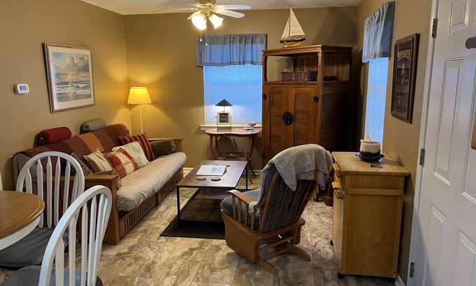 Dothan Apartment | Claire’s Cottage is located on 7 secluded acres with a coded privacy gate.