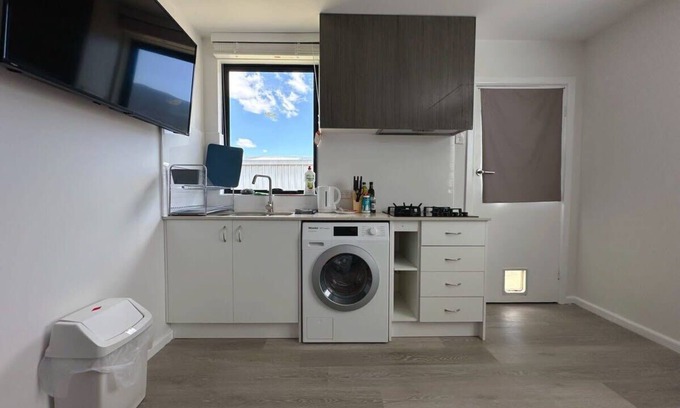 Claremont Apartment | Claremont Comfort Cottage