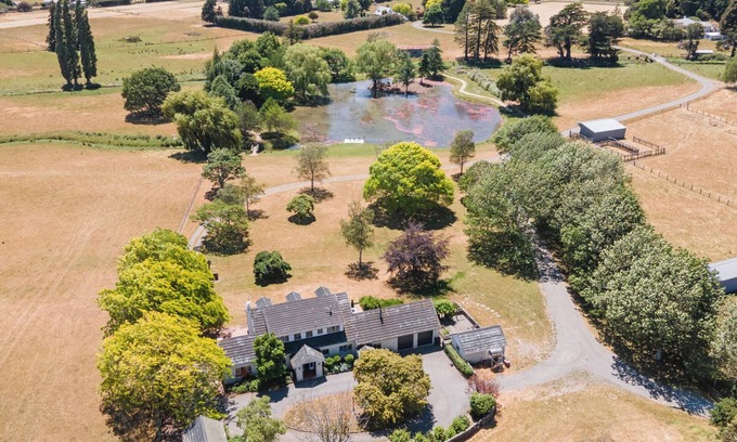 Solway House | Clarendon Estate - Masterton Holiday Home