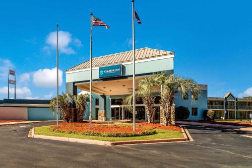 Florence Hotel | Clarion Inn & Suites Florence - Darlington
