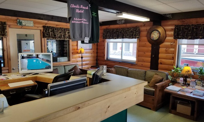 Old Forge Hotel | Clark's Beach Motel
