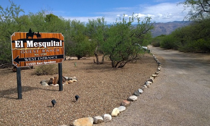 Tanque Verde Cabin | Classic Adobe Casita on Guest Ranch with full Kitchen in Mesquite Tree Bosque!