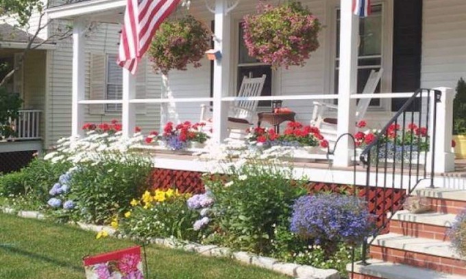 Bar Harbor House | Classic Bar Harbor IN TOWN Retreat- No need For Car-Walk to Shops, Drinks, Food