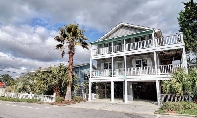 Wrightsville Beach Condo | Classic Beach Cottage on Oceanside of Wrightsville Beach-Upper Unit