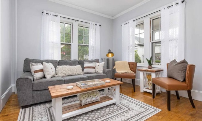 Dover Apartment | Classic Boutique Farmhouse - Walk to Town - Historic Charm