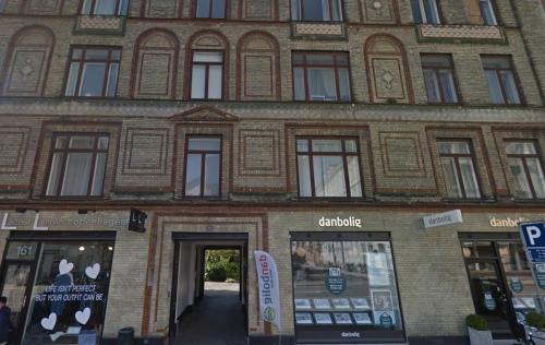 Frederiksberg C Apartment | Classic Brown Stone Apartment