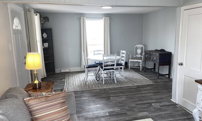 Sterling House | Classic Charm with Modern Conveniences - ENTIRE HOUSE n30 Day minimum required