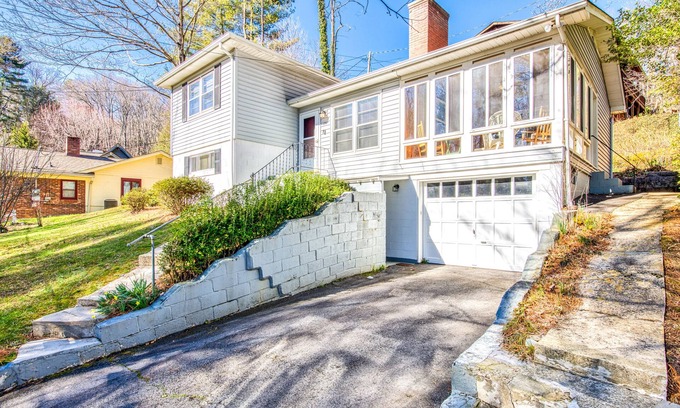Lake Junaluska House | Classic home with WiFi, a full kitchen, central A/C