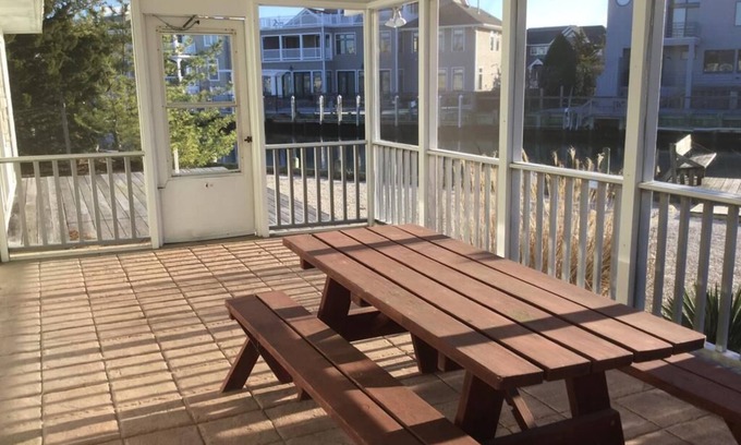 Loveladies House | CLASSIC LAGOON FRONT HOME