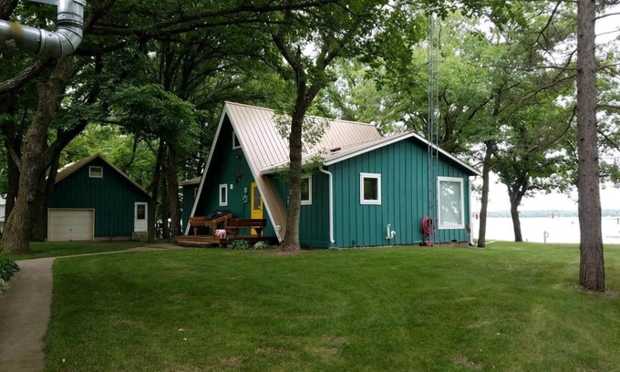 Perham House | Classic lake! Beautiful setting at Marion Lake