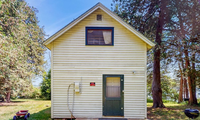 Charlotte Cottage | Classic lakefront cabin with screened-in porch & great views - dogs welcome