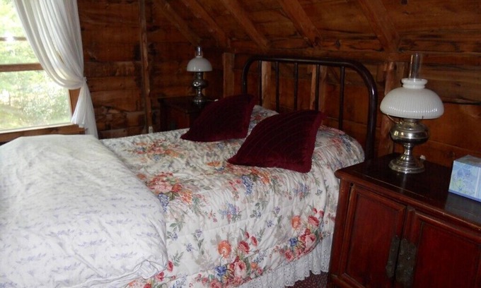 Sumner Cottage | Classic Lakeside Maine Cottage