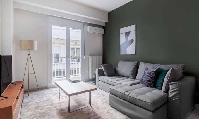 Mets Apartment | Classic Living 2 Bd Historic Apt w Acropolis View