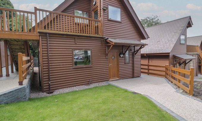 Dyserth Cottage | CLASSIC LODGE 16, family friendly, with pool in Dyserth
