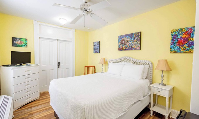 Historic Seaport Apartment | Classic Queen, Pet Friendly - Curry Mansion Inn