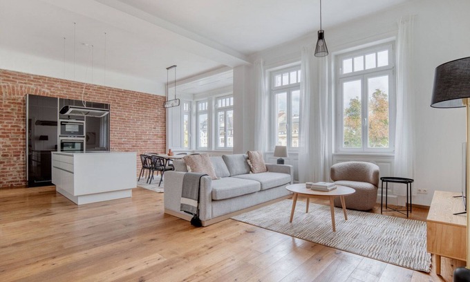 Wahring Apartment | Classic Währing 2BR w/Cellar, nr Parks, Bars & Dining, by Blueground
