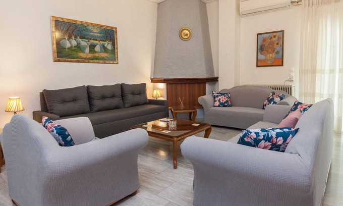 Chalandri Apartment | Classical 2 Bd Beauty Apt in Peaceful Chalandri