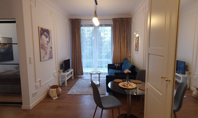 Warsaw Apartment | Classical Warszaw Apartment inside building with garden on the roof