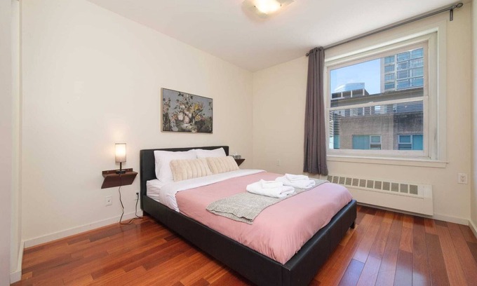 Central Apartment | Classy Downtown Vancouver Apartment Near Waterfront Station
