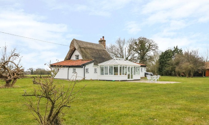 Eye Cottage | CLAY STREET, family friendly, character holiday cottage in Eye