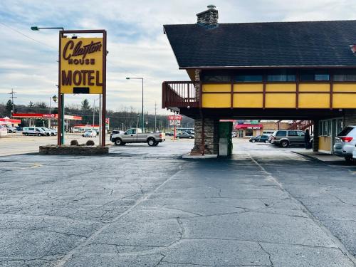 Rockford Hotel | Clayton House Motel