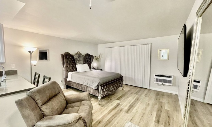 Rampart Village Apartment | Clean bed! clean shower!