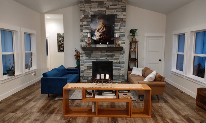 Bonner County Other | Clean, comfortable house in rural setting. Stocked kitchen. Close to Silverwood.