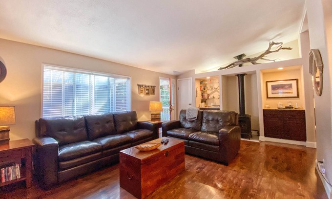 Eastsound House | Clean & Cozy 2br/2ba, Remodeled w/Hot Tub, Close To Beach & Town: See Reviews