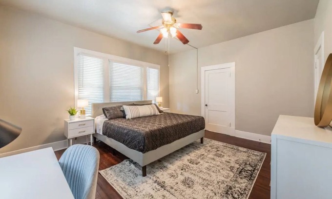 Tobin Hill Apartment | ✨Clean & Cute by the Pearl 2 blks to food & fun!