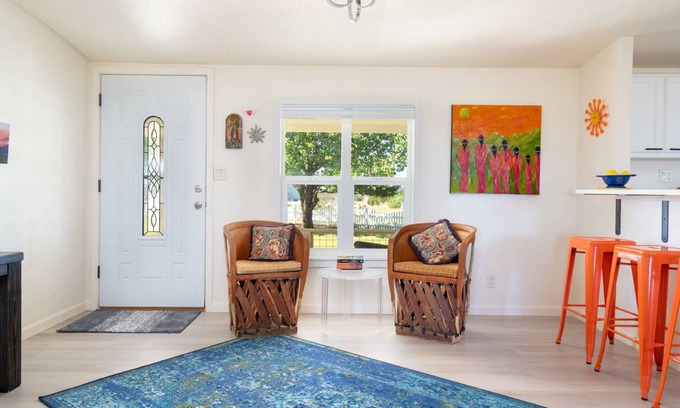 Logan House | Clean Cute Ute Lake Home - 5 mins to the lake!