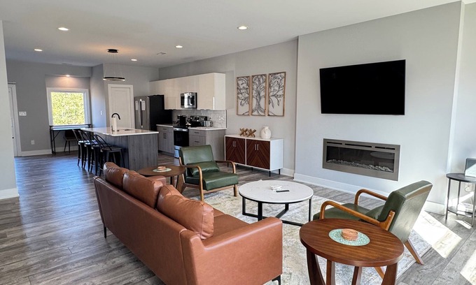 Lynchburg House | Clean luxury home near Liberty University and downtown. Quiet neighborhood,