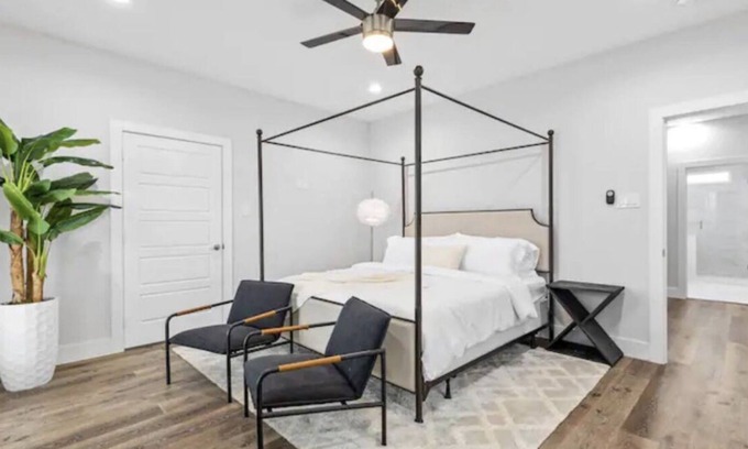 Hicksville Apartment | Clean Luxury room w patio