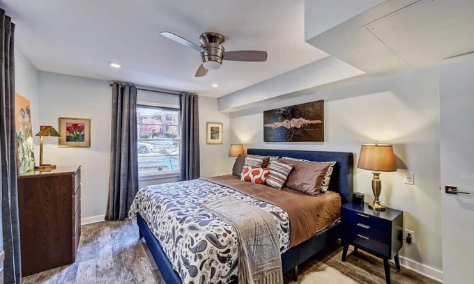 Cherry Condo | Clean Myers Park 1BR King Condo | Queens Rd