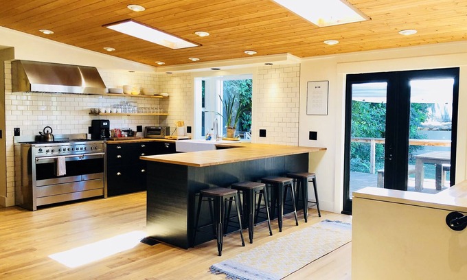 West Linn House | Clean, Natural, Private but Close-in Dreamy Spot