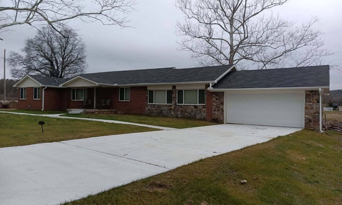 Center Ridge House | Clean Safe Comfortable Housing/Outdoors dream
