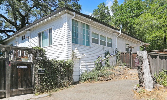 Boyes Hot Springs House | Clean & Spacious-Walk to the Fairmont, great restaurants, coffee shops and wine